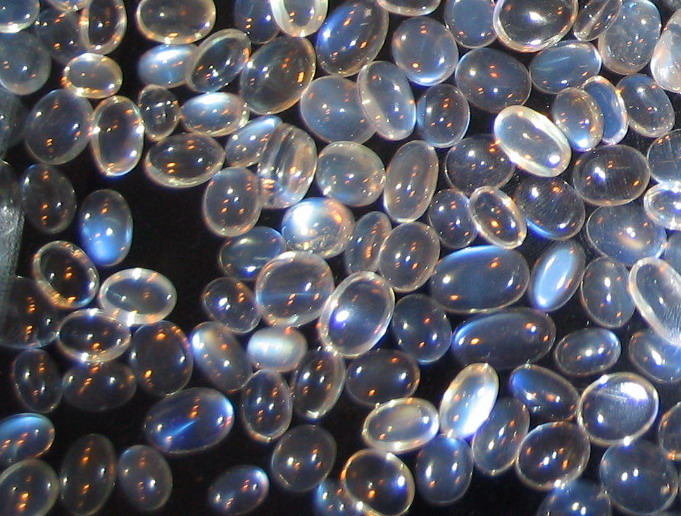 Moonstone is an alternative birthstone for the month of june.It enhances the power of understanding and intution