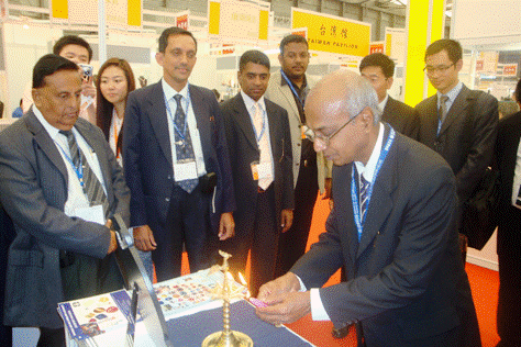 Mr Upali Nandalal Ranasinghe, the Chief Valuer and Gemmologist of the National Gem and Jewellery Authority, Sri Lanka opening the Sri Lanka Pavillion by lighting the traditional oil lamp