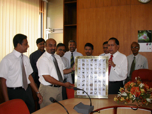 presentation-of-gemstone-specimens-to-chairman-national-gem-authority-sri-lanka