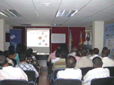 Mr Upali Ranasinghe presenting the lecture-color balancing of padparascha