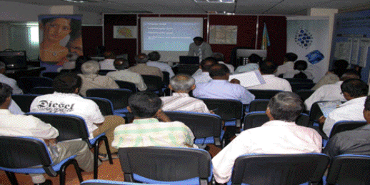 dr-gamini-zoysa-delivering-his-lecture
