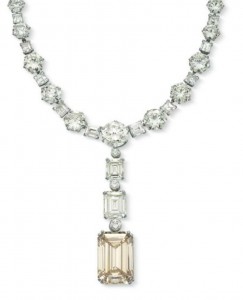 Lot 350 - A Magnificent Diamond Pendant Necklace