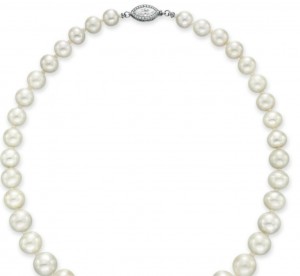 Lot 141 - Rear section of  the Important Single-Strand Natural Pearl and Diamond Necklace