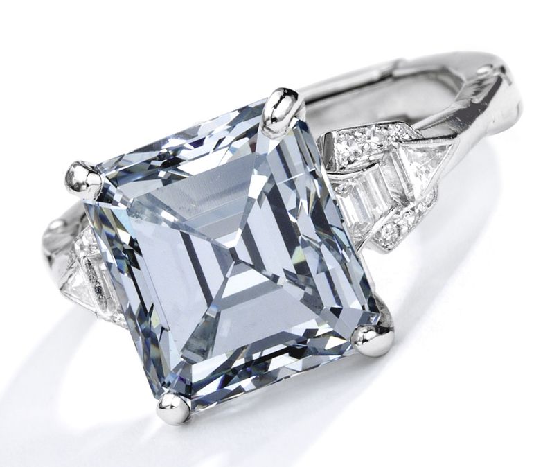 Lot 88 - Important Platinum, Fancy Gray-Blue Diamond and Diamond Ring