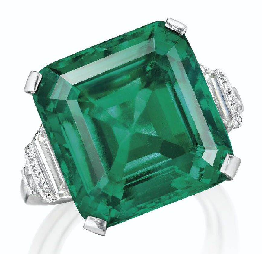 LOT 126 - THE ROCKEFELLER EMERALD, A RARE AND HISTORIC EMERALD AND DIAMOND RING, BY RAYMOND YARD