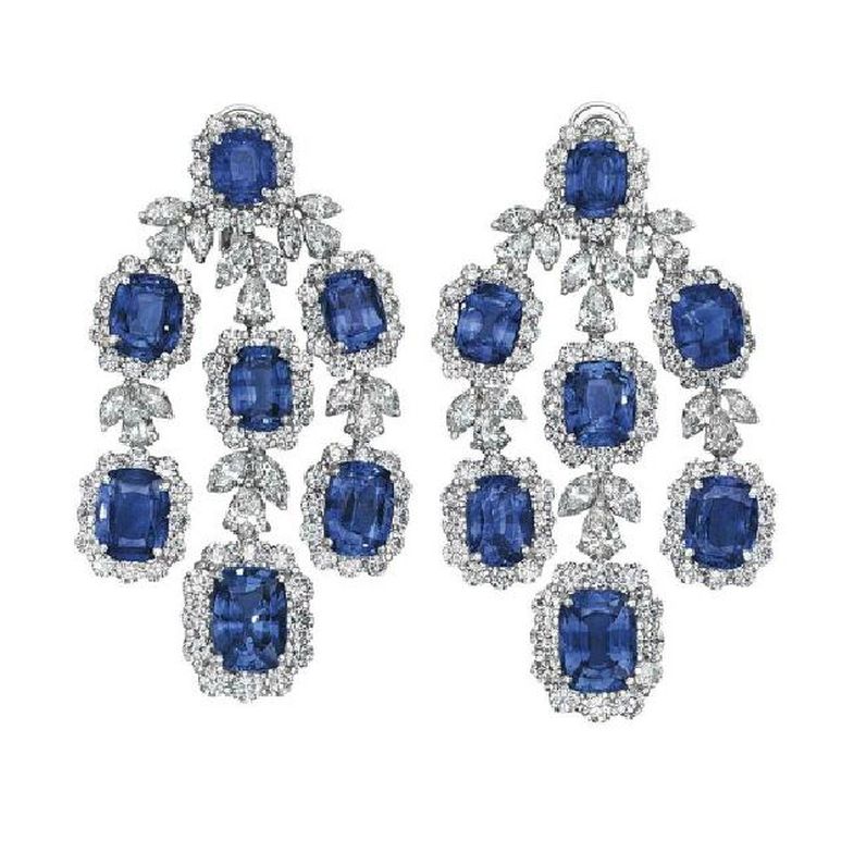 LOT 251 - PAIR OF EAR PENDANTS OF SAPPHIRE AND DIAMOND JEWELRY SUITE