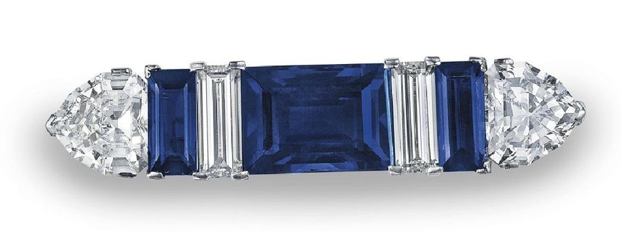 LOT 254 - A SAPPHIRE AND DIAMOND BROOCH, BY GRAFF