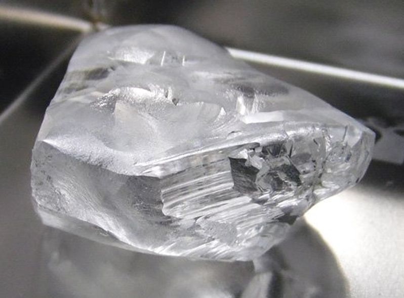 104.73-CARAT, D-COLOR, TYPE IIa ROUGH DIAMOND RECOVERED AT LETSENG IN JUNE 2017
