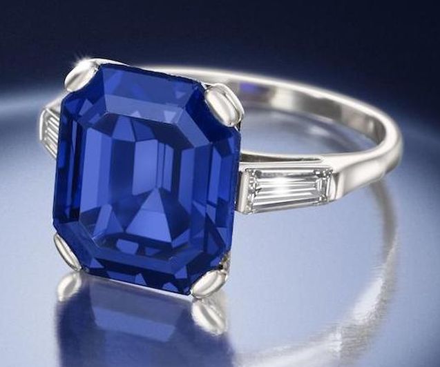 LOT 186 - ANOTHER VIEW OF THE FINE SAPPHIRE SINGLE STONE RING