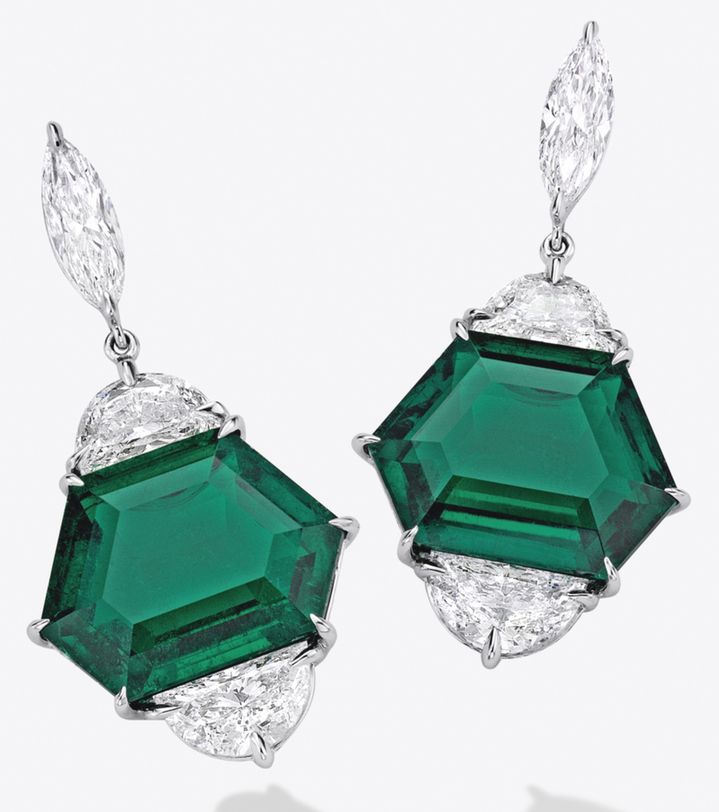 LOT 1696 - FINE PAIR OF EMERALD AND DIAMOND PENDENT EARRINGS