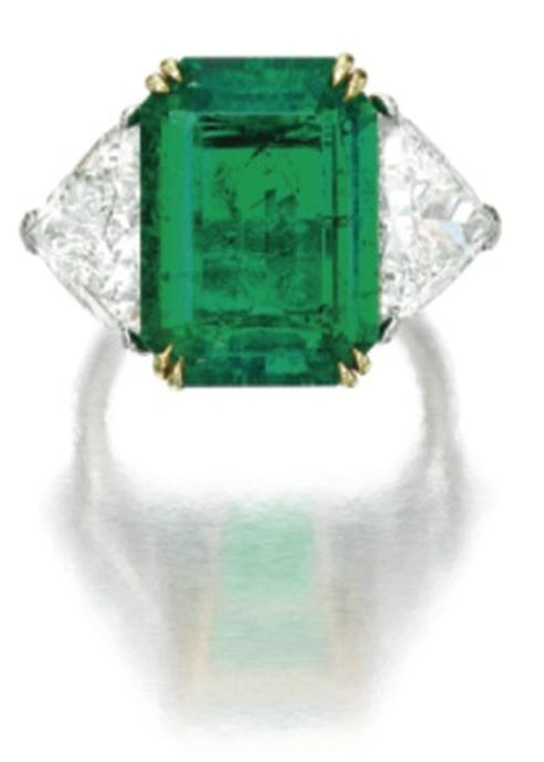 LOT 1862 - EMERALD AND DIAMOND RING OF VCA PARURE ENLARGED