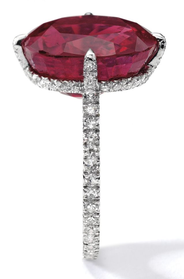 LOT 1750 - EXQUISITE RUBY AND DIAMOND RING, JAR