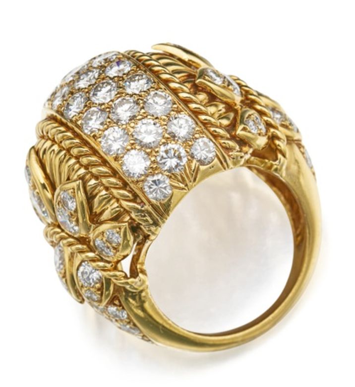 LOT 296 - GOLD AND DIAMOND RING, VAN CLEEF & ARPELS, SIDE VIEW
