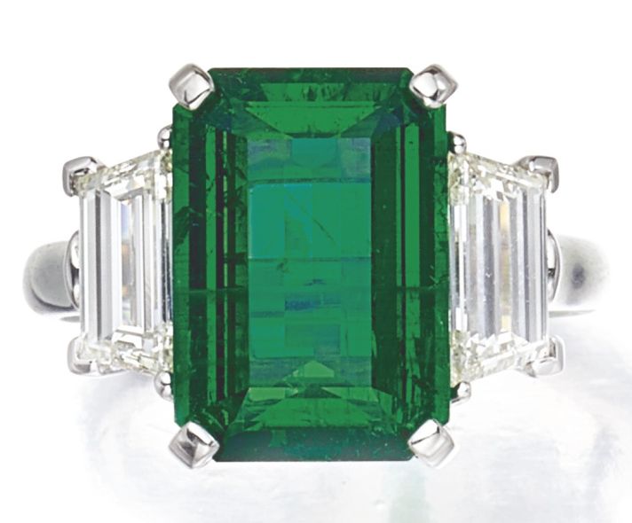LOT 9202 - ANOTHER VIEW OF THE EMERALD AND DIAMOND RING