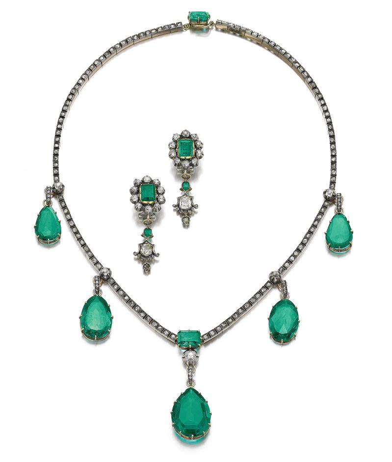 EMERALD AND DIAMOND NECKLACE AND MATCHING PAIR OF EARRINGS FROM THE COLLECTION OF DUCHESS OF BERRY