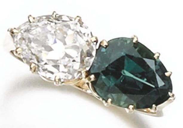 LOT 289 – ALEXANDRITE AND DIAMOND RING IN DAYLIGHT