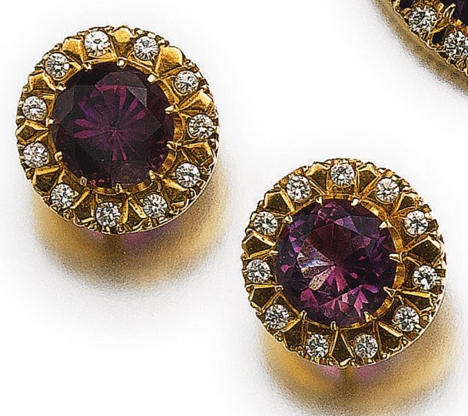 LOT 542 - PAIR OF EARCLIPS OF AMETHYST AND DIAMOND PARURE