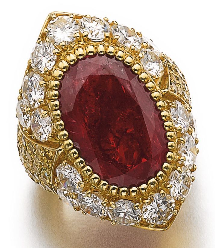LOT 895 – RUBY AND DIAMOND RING