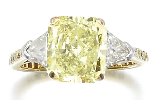 LOT 398 – FANCY YELLOW DIAMOND RING, GRAFF