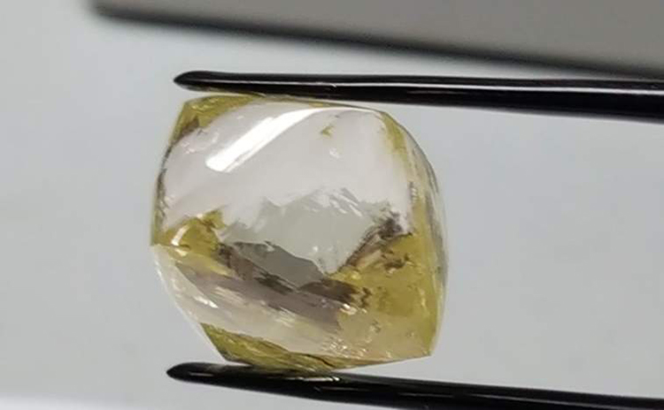 43-CARAT YELLOW DIAMOND, LARGEST GEM-QUALITY COLORED DIAMOND RECOVERED AT LULO