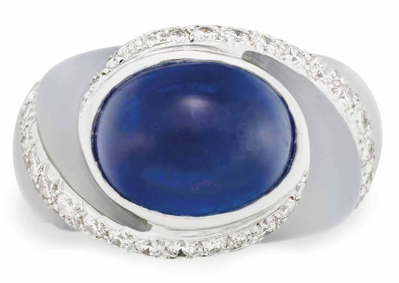 LOT 121 - TOP-VIEW OF SAPPHIRE, CHALCEDONY AND DIAMOND RING, BY VAN CLEEF & ARPELS