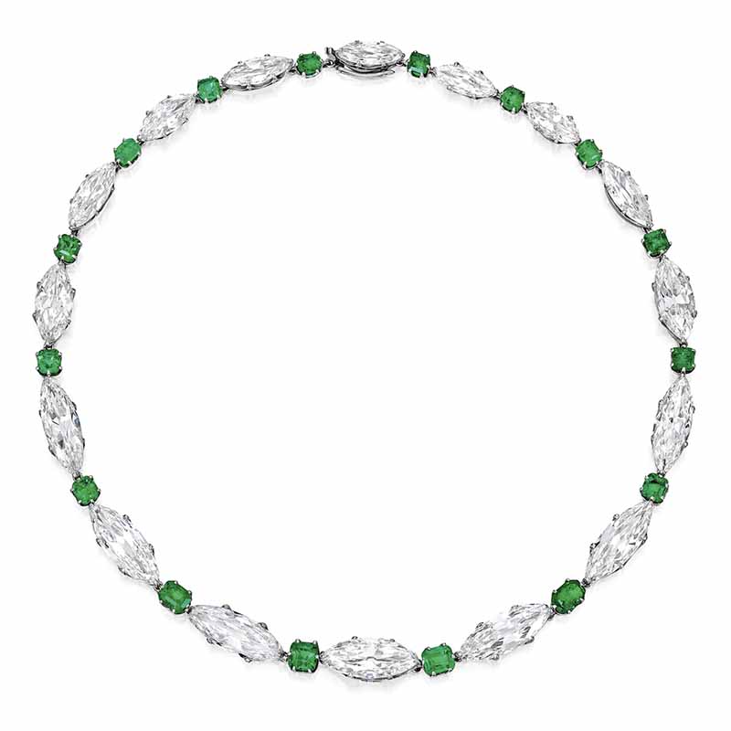 LOT 134 - AN EXQUISITE EMERALD AND DIAMOND NECKLACE BY TIFFANY & Co.