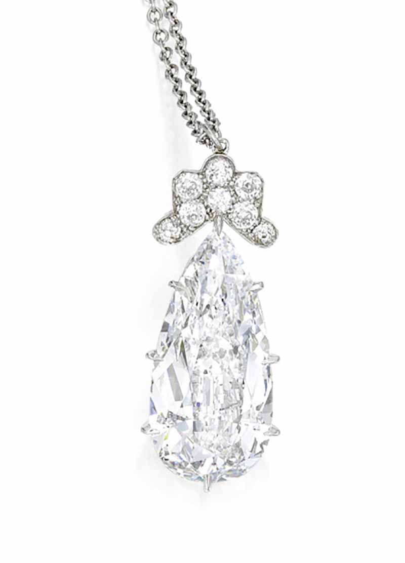 LOT 136 - THE PENDANT OF THE DIAMOND PENDANT NECKLACE ENLARGED