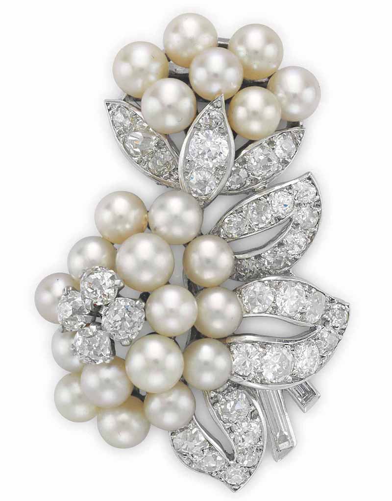 LOT 51 - A SEED PEARL AND DIAMOND CLIP BROOCH, BY CARTIER 