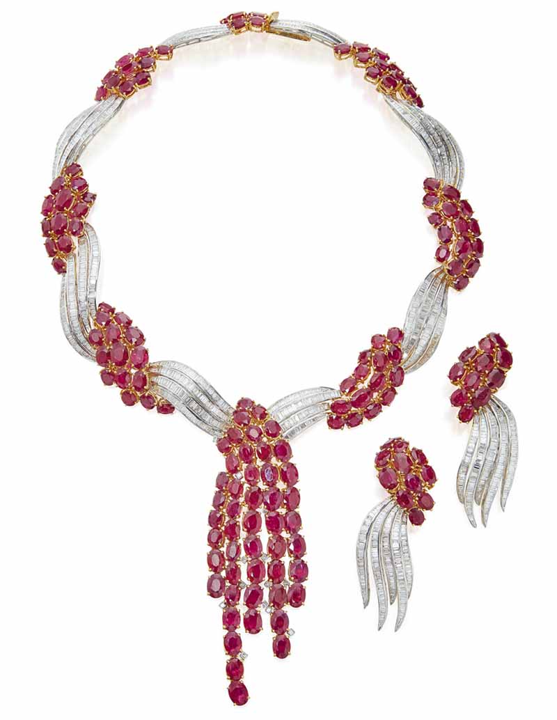 LOT 610 - RUBY AND DIAMOND NECKLACE AND PAIR OF EARCLIPS 