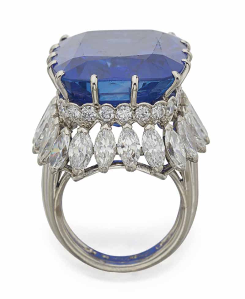 LOT 613 - SIDE VIEW OF SAPPHIRE AND DIAMOND RING, CARTIER, PARIS