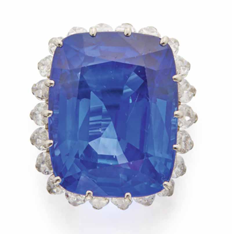 LOT 613 - TOP VIEW OF SAPPHIRE AND DIAMOND RING, CARTIER, PARIS