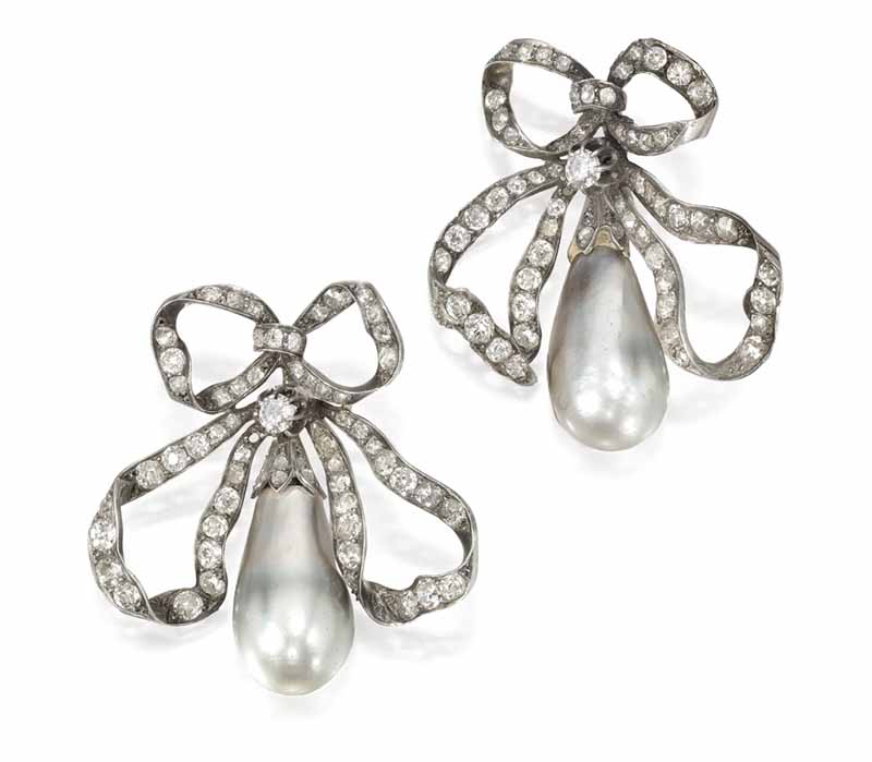 LOT 75 - PAIR OF NATURAL PEARL AND DIAMOND BROOCHES 