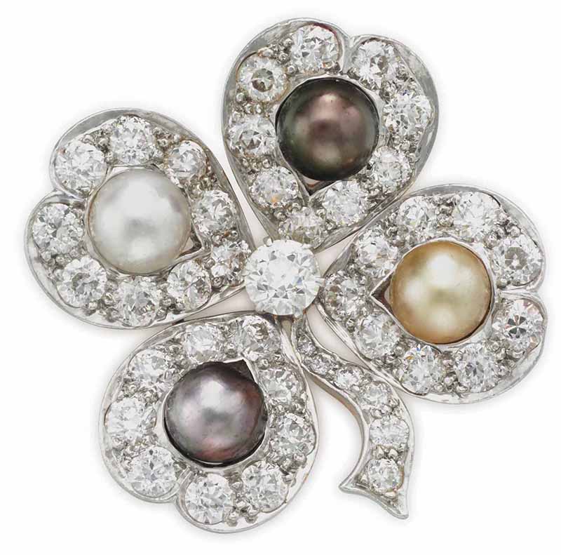 LOT 93 - AN ANTIQUE NATURAL PEARL AND DIAMOND BROOCH 