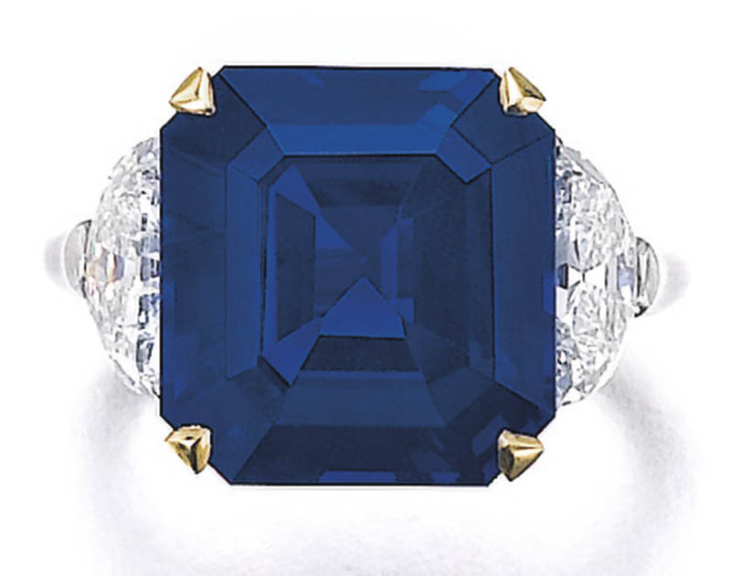 LOT 351 - FINE SAPPHIRE AND DIAMOND RING, TOP VIEW 