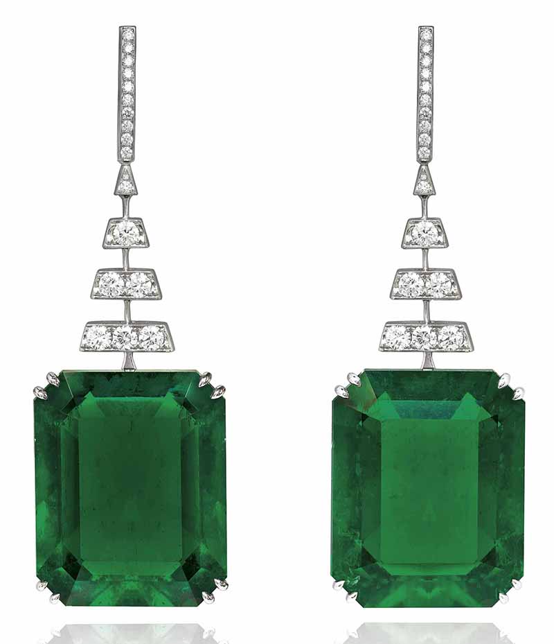 LOT 359 - EXCEPTIONAL PAIR OF EMERALD AND DIAMOND EARRINGS 