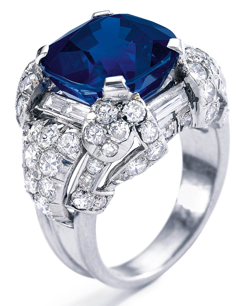 LOT 365 - SIDE VIEW OF SUPERB SAPPHIRE AND DIAMOND RING, 1930S 