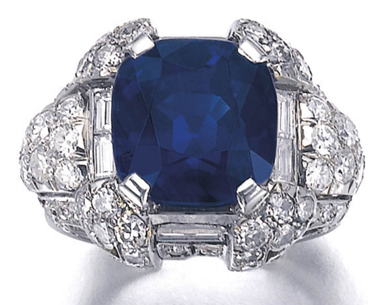 LOT 365 - TOP VIEW OF SUPERB SAPPHIRE AND DIAMOND RING, 1930S 