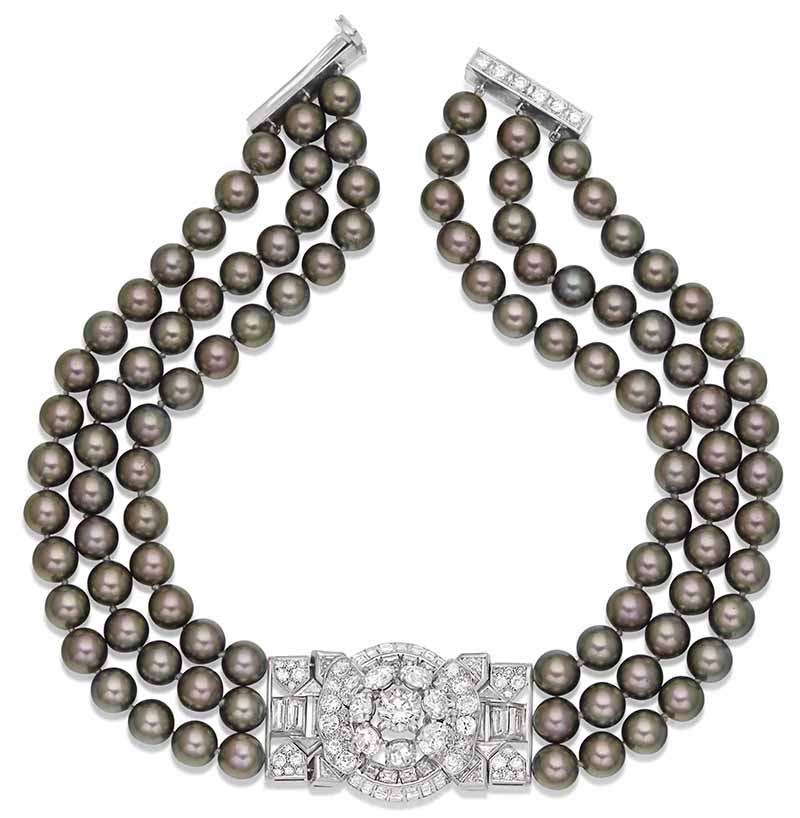 LOT 70 – CULTURED PEARL AND DIAMOND NECKLACE 