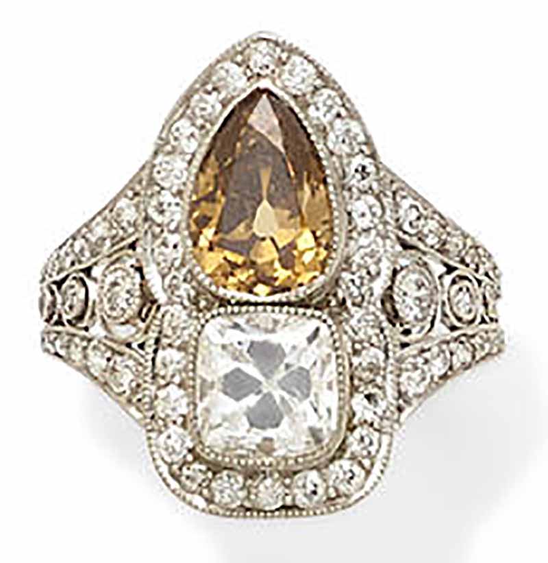 LOT 320 - AN ART DECO COLORED DIAMOND, DIAMOND AND PLATINUM RING, circa 1915