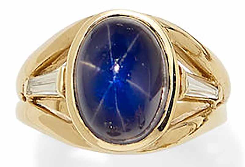 LOT 376 - A STAR SAPPHIRE, DIAMOND AND 18K GOLD RING