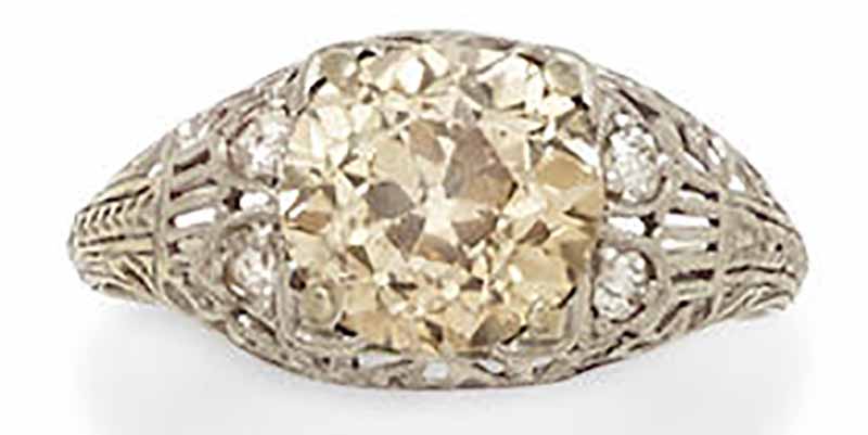 Lot 425 - A COLORED DIAMOND, DIAMOND AND PLATINUM RING