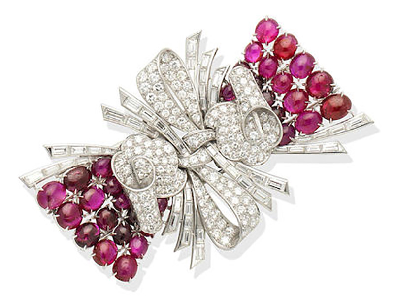 LOT 102 - A RUBY AND DIAMOND DOUBLE-CLIP BROOCH, circa 1950