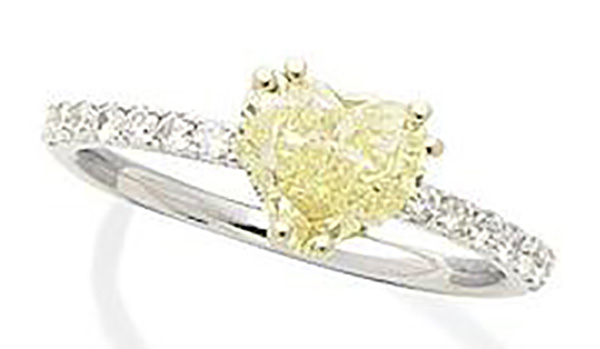 LOT 179 - A FANCY COLOURED DIAMOND AND DIAMOND RING