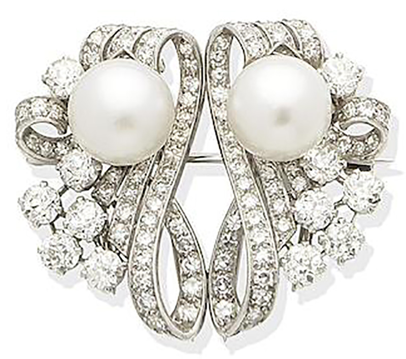 Lot 231 - A CULTURED PEARL AND DIAMOND DOUBLE-CLIP BROOCH, by Garrard, circa 1955 