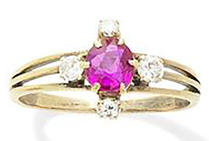 LOT 258 - A RUBY AND DIAMOND RING 
