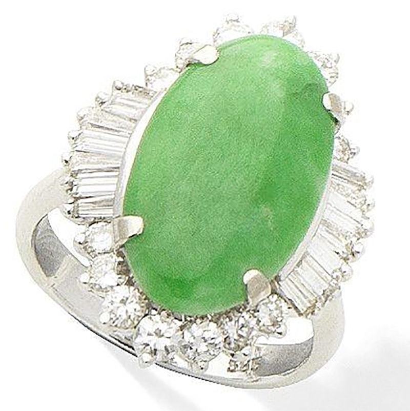 LOT 289 - A JADE AND DIAMOND CLUSTER RING