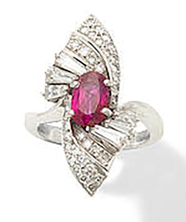 LOT 96 - A RUBY AND DIAMOND DRESS RING