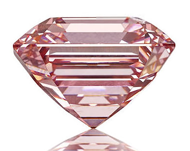 LOT 139 - SIDE VIEW OF THE FANCY PINK DIAMOND