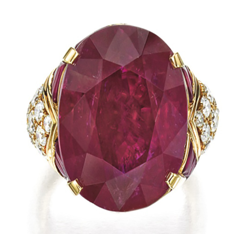 LOT 1890 - TOP VIEW OF THE IMPRESSIVE RUBY AND DIAMOND RING, BULGARI