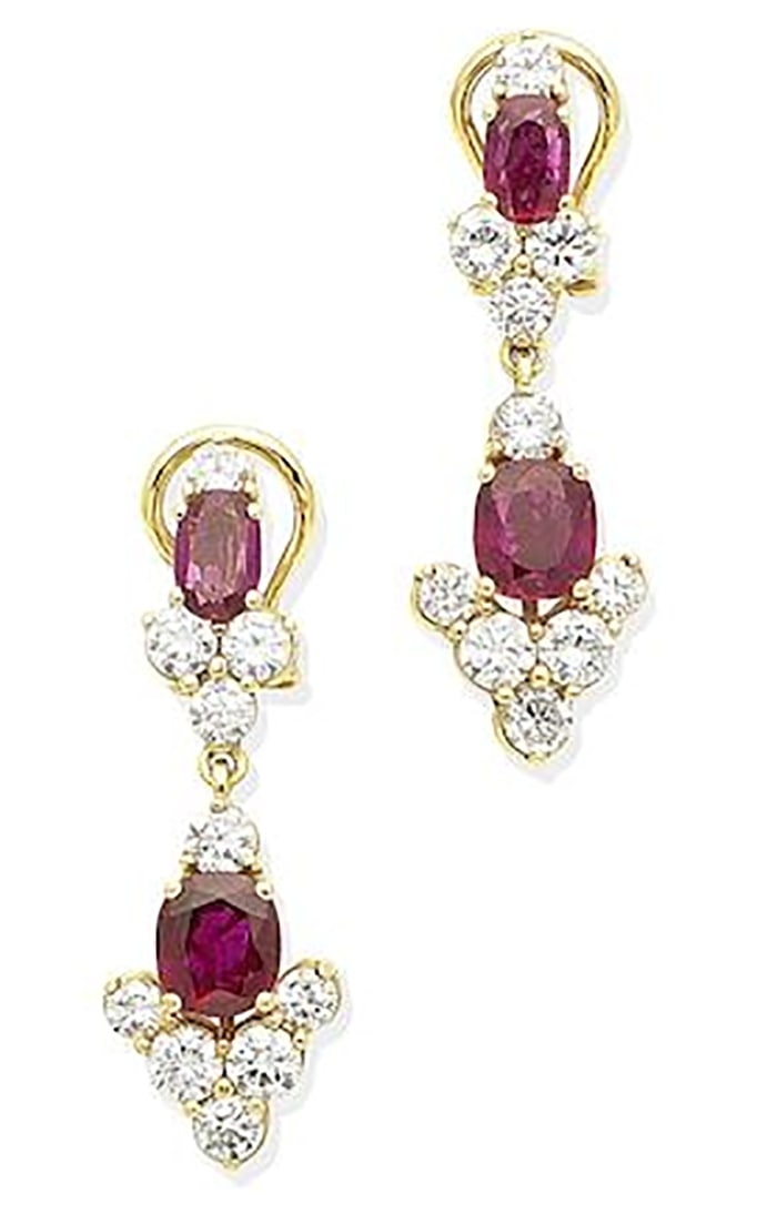LOT 306 - A PAIR OF RUBY AND DIAMOND PENDENT EARRINGS